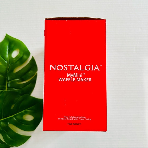 Nostalgia MyMini Red Waffle Maker NEW - Picture 4 of 10